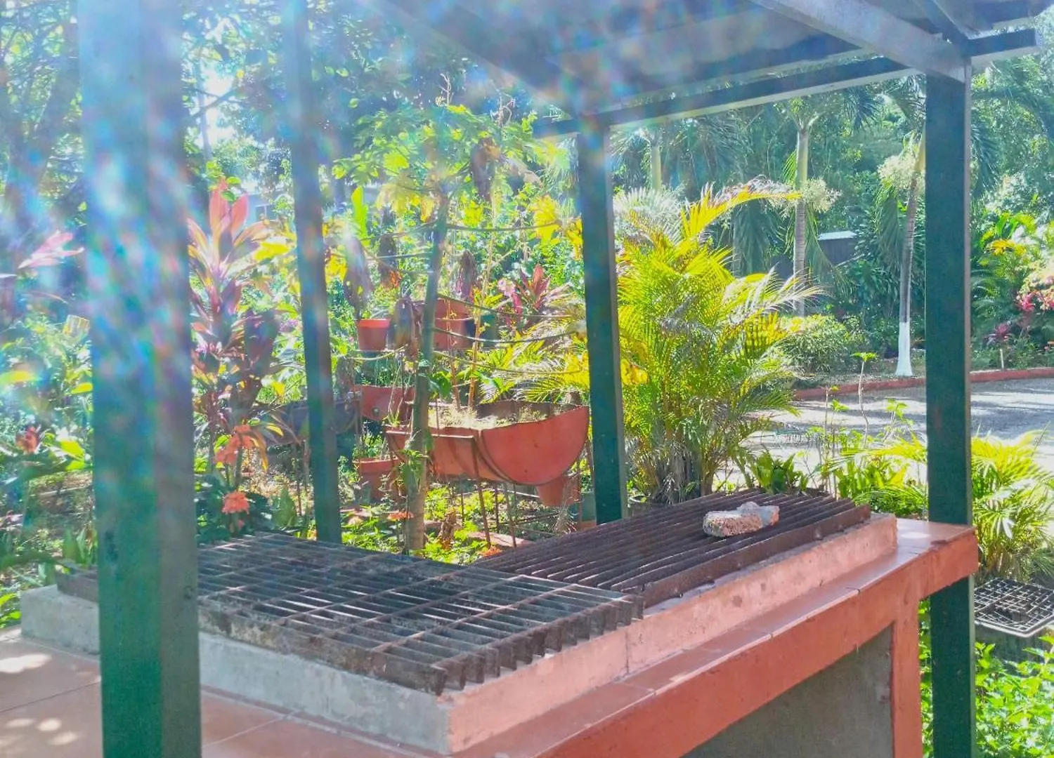 Boni Chateau Vacation Spot Is A One Bedroom Self-Contained Apartment For Travelers Needing To Be In Tune With Nature Discovery Bay