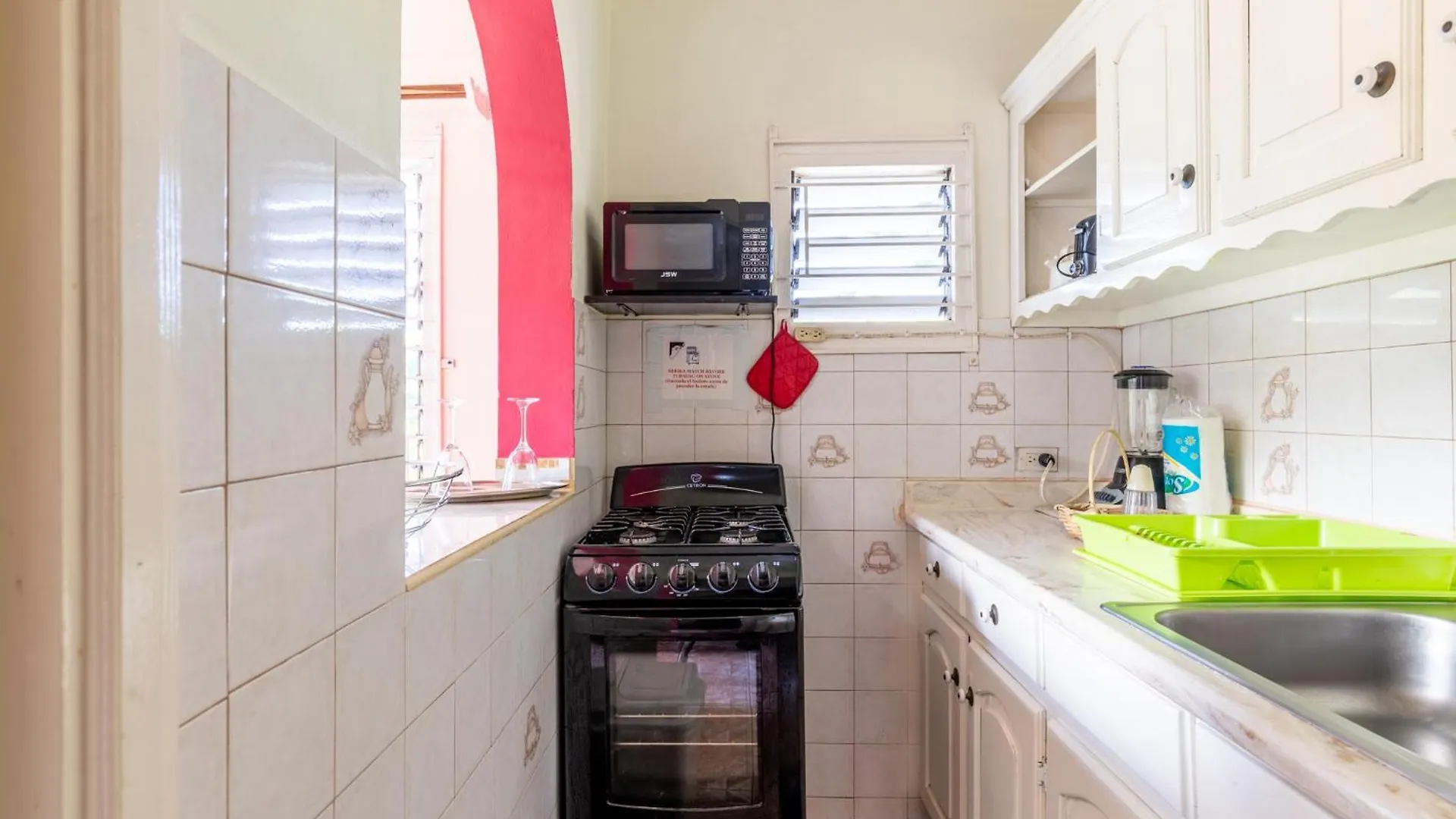 Boni Chateau Vacation Spot Is A One Bedroom Self-Contained Apartment For Travelers Needing To Be In Tune With Nature Discovery Bay