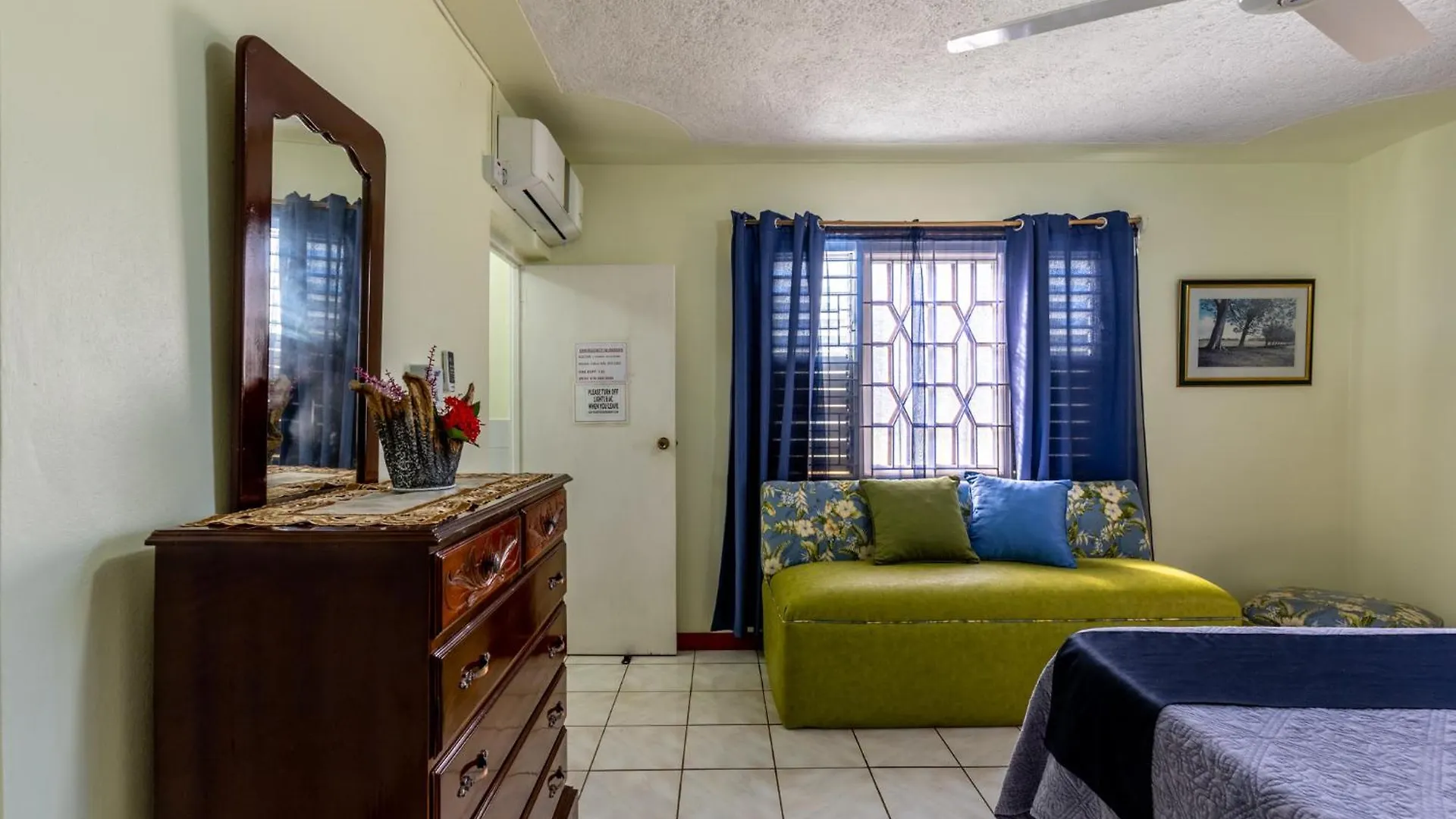 Boni Chateau Vacation Spot Is A One Bedroom Self-Contained Apartment For Travelers Needing To Be In Tune With Nature Discovery Bay