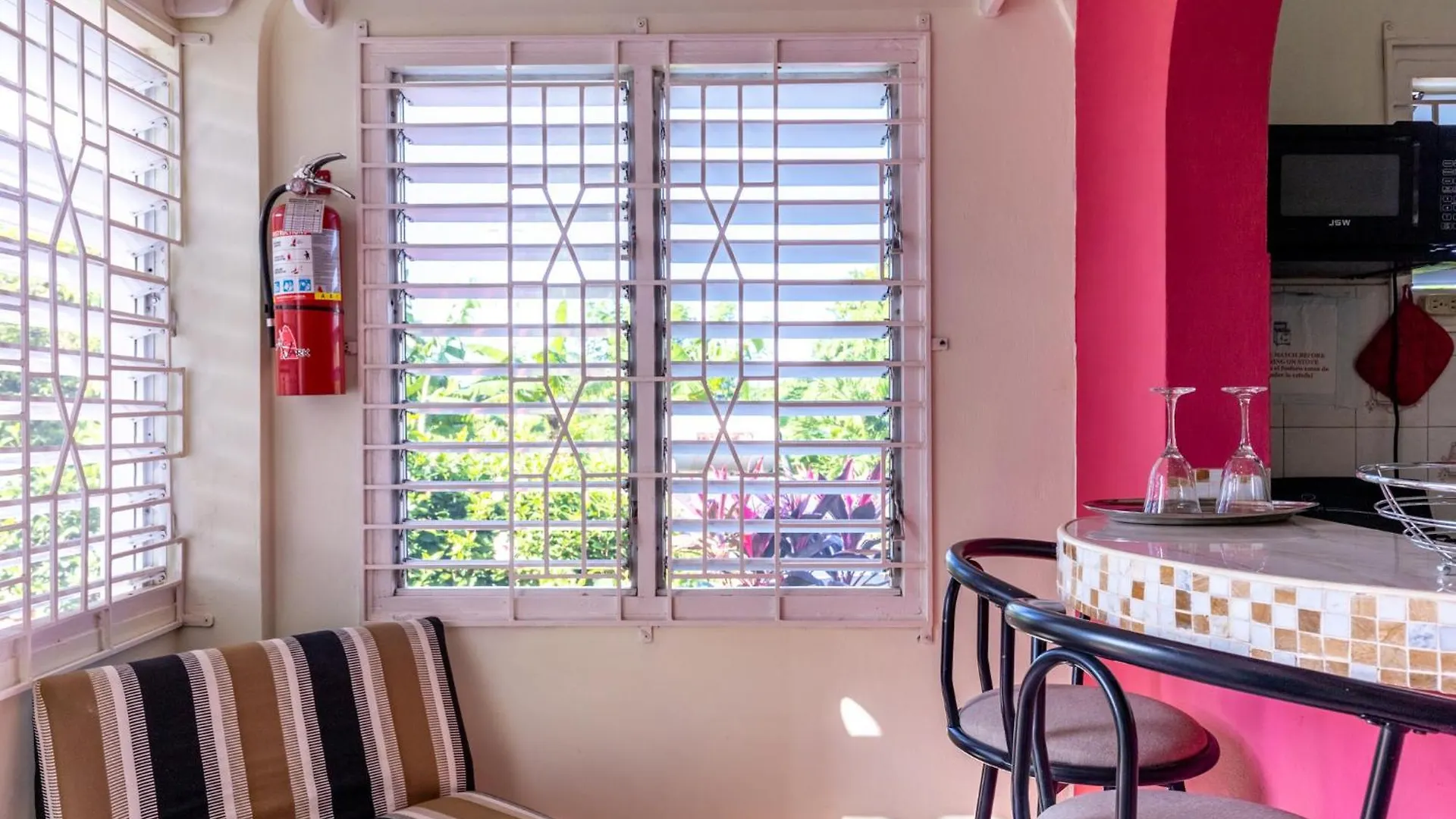 Boni Chateau Vacation Spot Is A One Bedroom Self-Contained Apartment For Travelers Needing To Be In Tune With Nature Discovery Bay 0*,